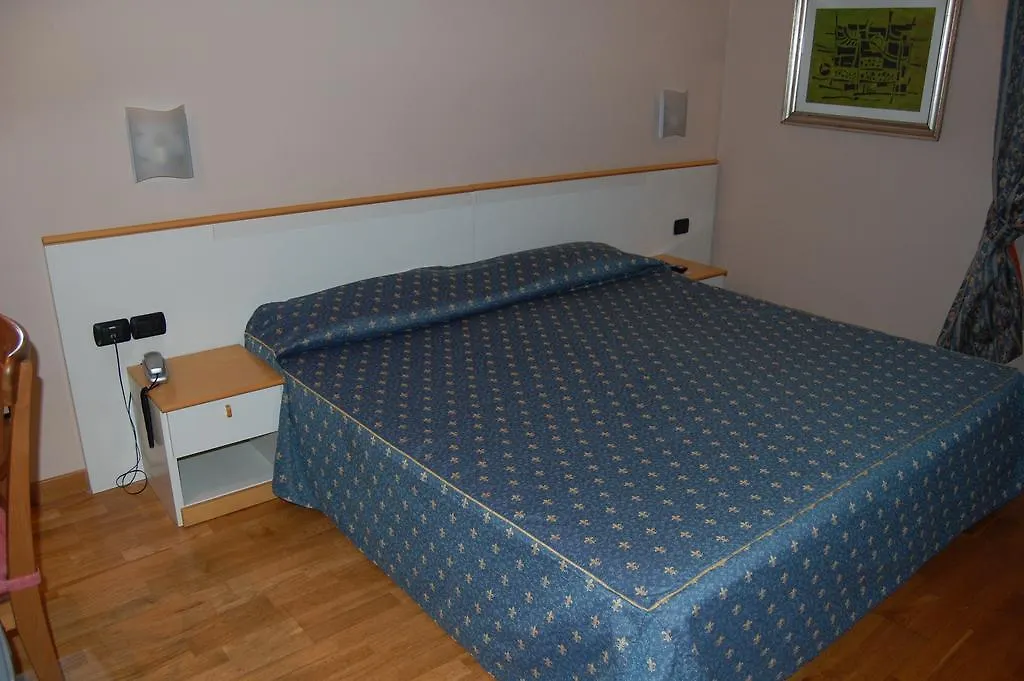 Albergo Ristorante Sant'Eustorgio Arcore 3*,  Italy